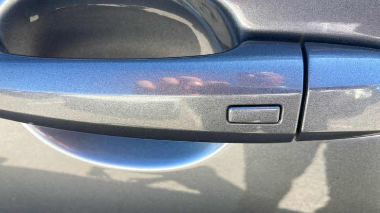 Nissan Juke 1.0 DiG-T N-Connecta 5dr Petrol Hatchback